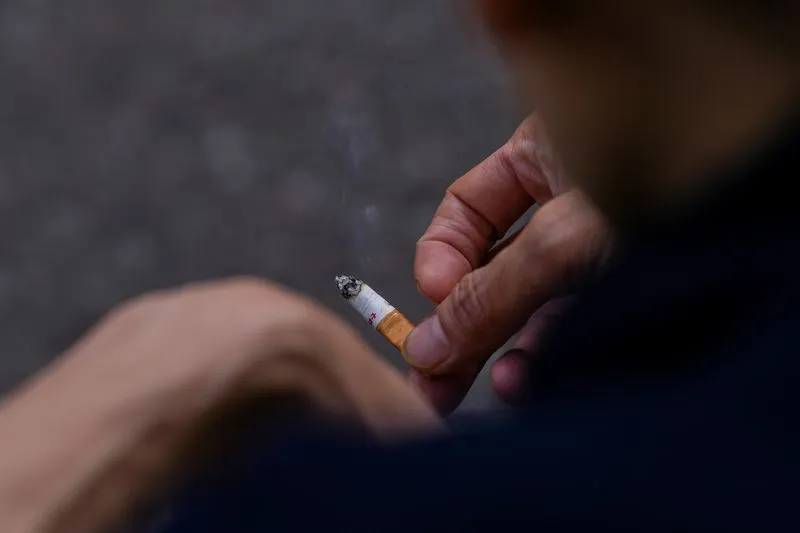 O cigarro pode custar uma perna: doença vascular que começa antes da dor